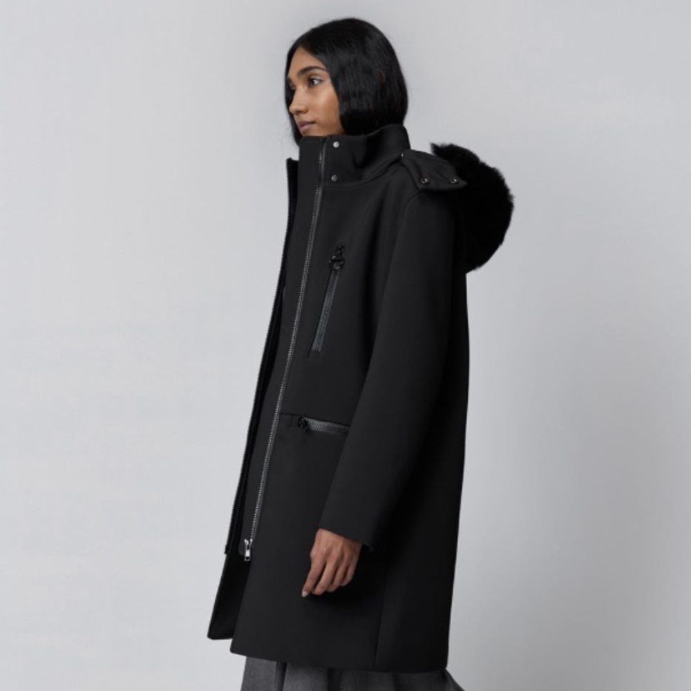 The Arrivals - HALSTRØM IV WOMAN
